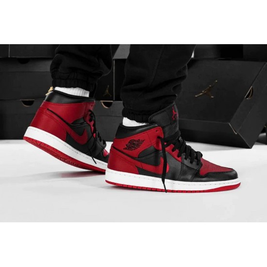 Air Jordan 1 Mid Banned (2020) 554724-074 Černá/University Červené-Černá-Bílý