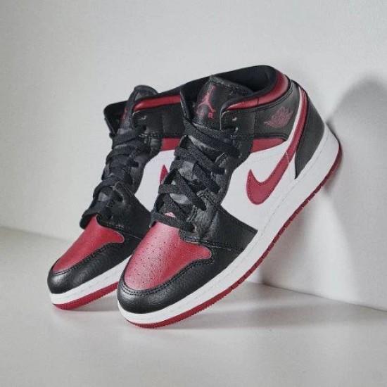 Air Jordan 1 Mid Bred Toe 554724-066 Černá/Gymred-Bílý