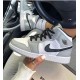 Air Jordan 1 Mid Light Smoke Šedá 554725-092 Light Smoke Šedá/Černá-Bílý