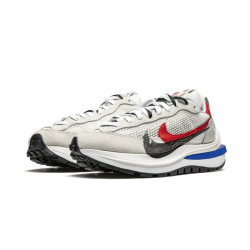 Nike Vaporwaffle Sacai Sport Fuchsie Game Royal CV1363-100 Sail/Light Bone-Game Royal-Sport Fuchsie 